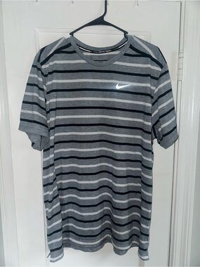 Nike Men's Striped Short Sleeve Tee